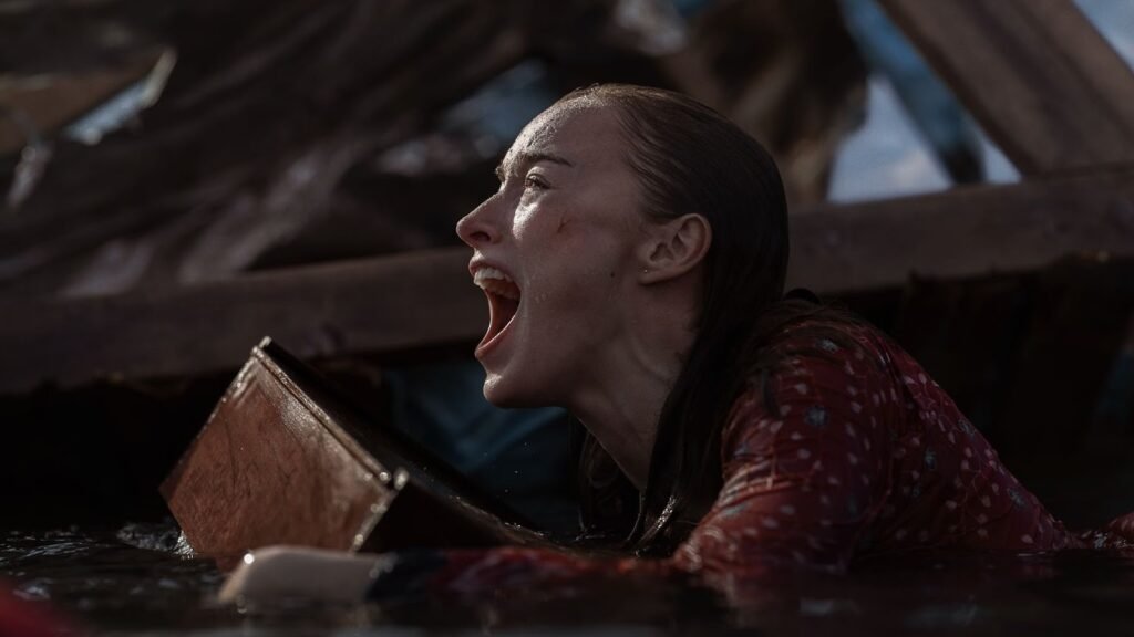 Descubre Thrash, la nueva cinta de Netflix donde tiburones aterrorizan casas inundadas. Una experiencia que no te puedes perder.