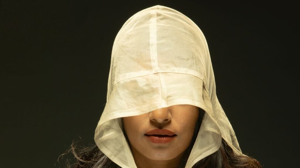 Descubre el nuevo álbum M.I.7 de M.I.A. y su primer sencillo Everything, una obra marcada por la espiritualidad.