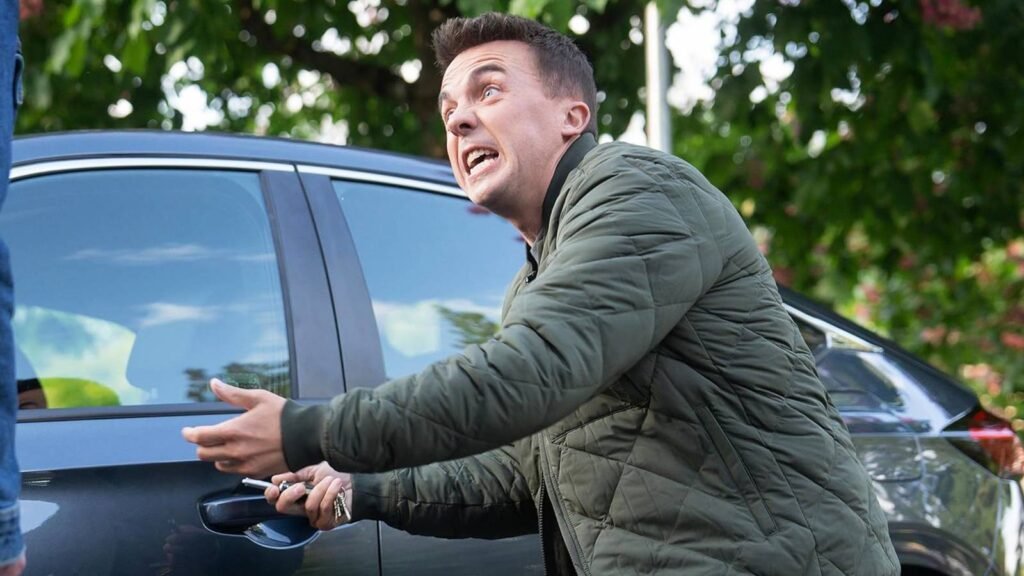 Explora cómo Frankie Muniz revela el inesperado giro en la vida de Malcolm y sus planes tras el revival.