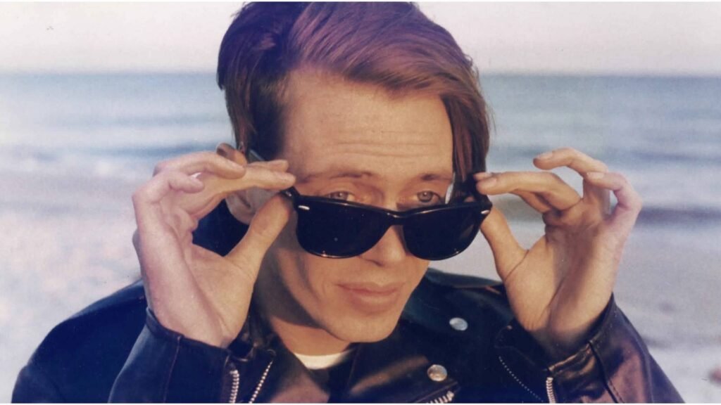 Descubre las películas menos recordadas que también celebrarán su aniversario en 2026, como Parting Glances y Wise Guys.