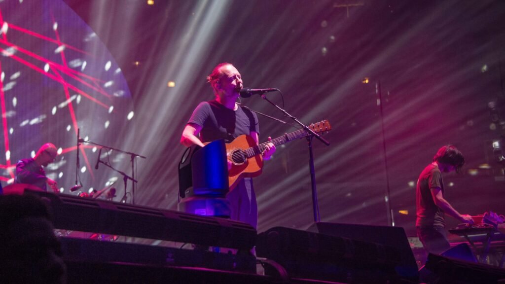 Radiohead play in concert