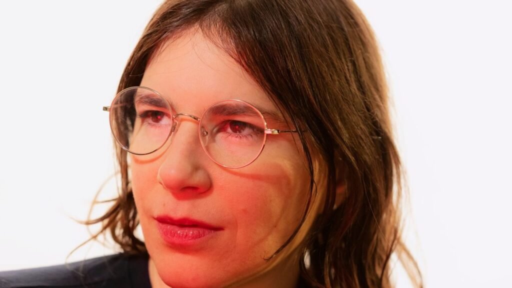 El nuevo álbum de Ruth Garbus, titulado Profound, promete ser un viaje musical cautivador con I Think I’m Ready Now como sencillo principal.