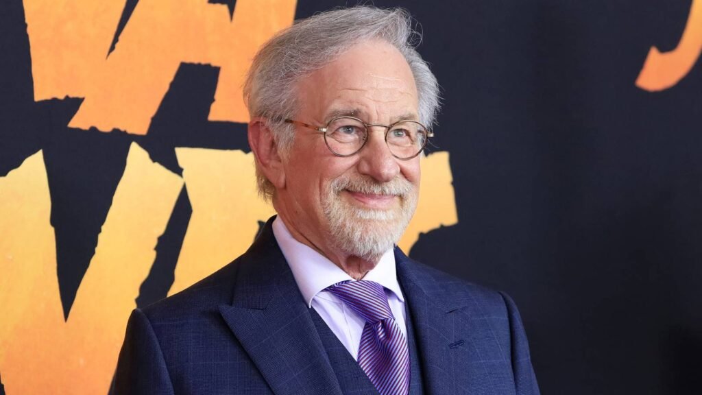 Descubre las películas imperdibles según la opinión de Steven Spielberg, desde clásicos hasta modernas obras maestras.