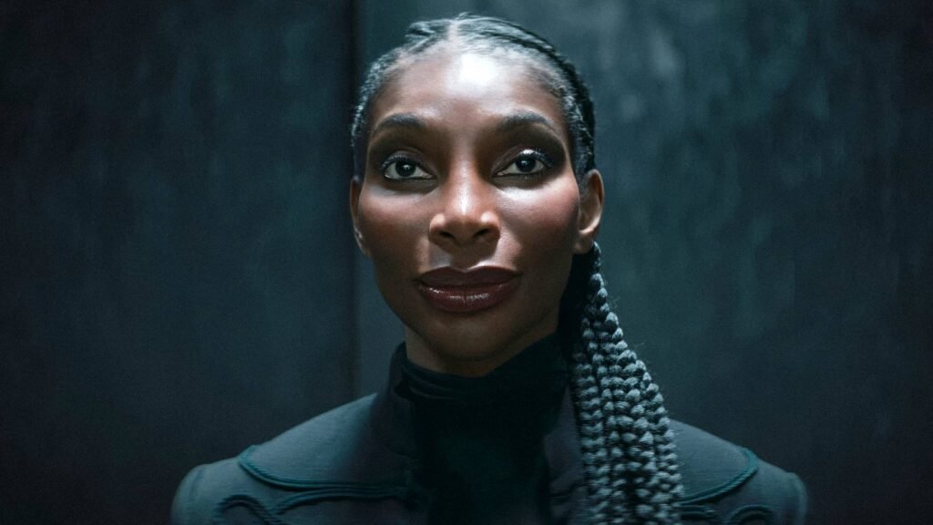 Michaela Coel revela cómo sus colaboraciones con Ian McKellen y Steven Soderbergh influyen en su serie para HBO.