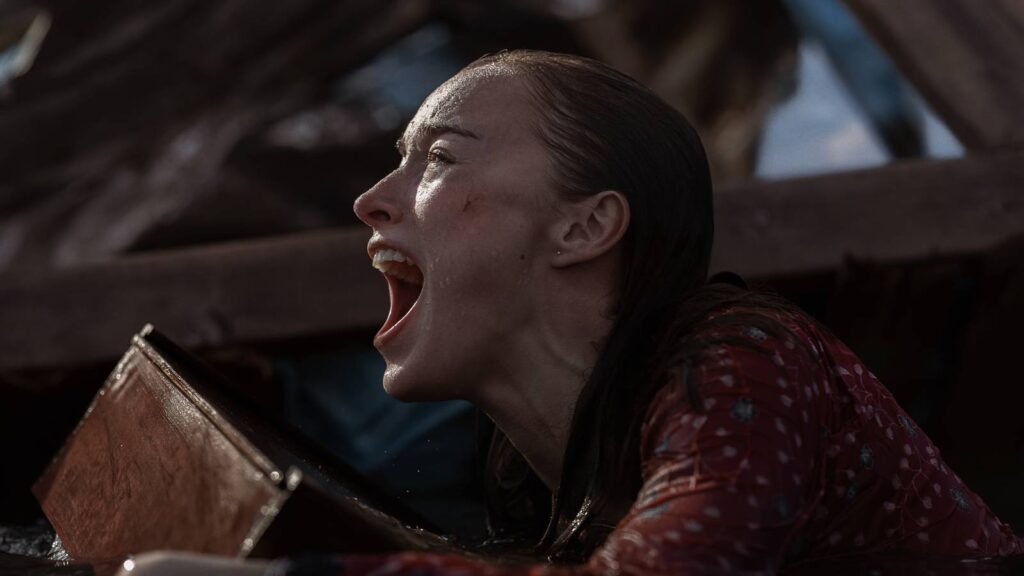 Descubre cómo Phoebe Dynevor transforma su carrera con un emocionante nuevo thriller en Netflix que no te puedes perder.