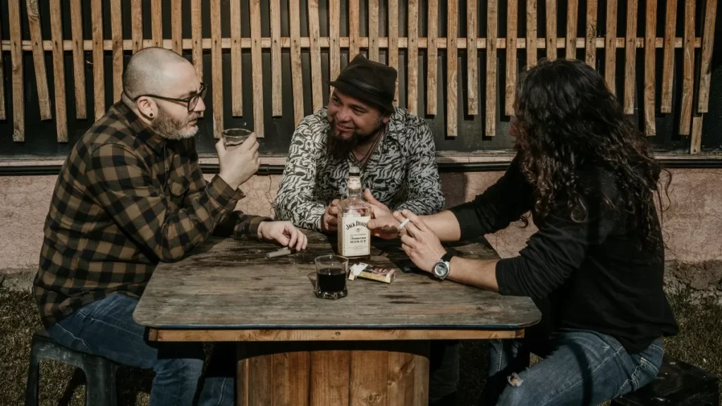 El power trío Ventrial anunciará el lanzamiento de su primer EP, Destinos, en un emocionante evento en Mibar.