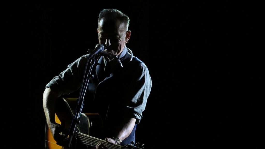 Bruce Springsteen no se guarda nada y lanza críticas directas a los Ellison y CBS en una reciente actuación.