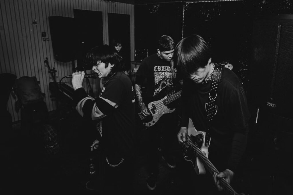 Maldita Existencia tocando en concierto