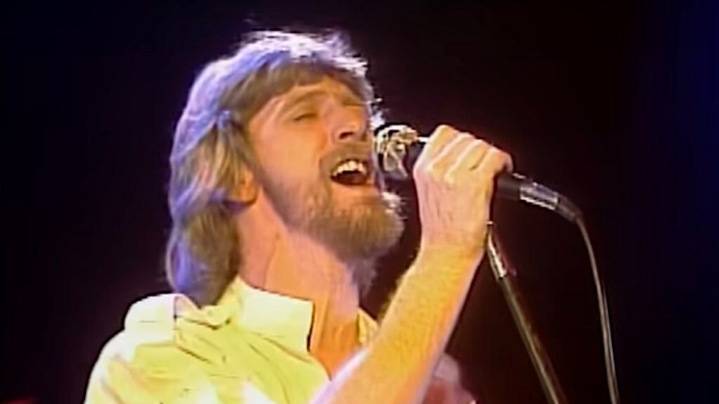 Recordamos a Alex Ligertwood, el carismático vocalista de Santana que dejó una huella imborrable en la música.