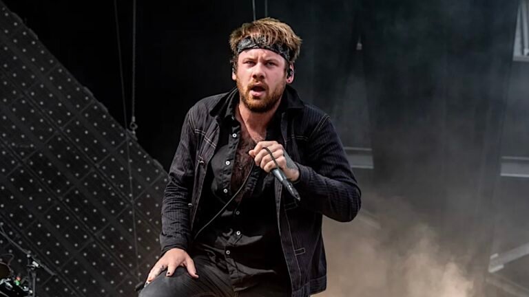 Caleb Shomo de Beartooth se declara orgullosamente gay