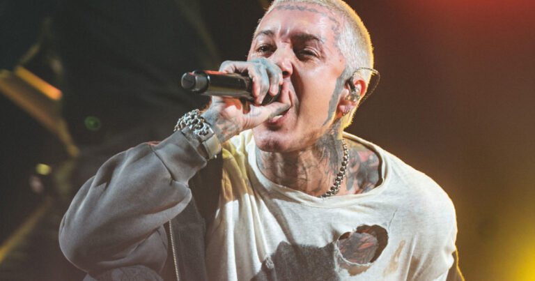 Oli Sykes de Bring Me The Horizon sufre conmoción tras incidente en concierto