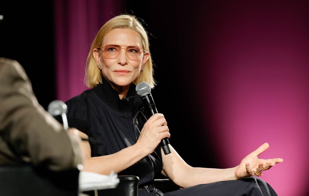 Cate Blanchett comparte reflexiones sobre el movimiento #MeToo y la desigualdad de género en Hollywood.
