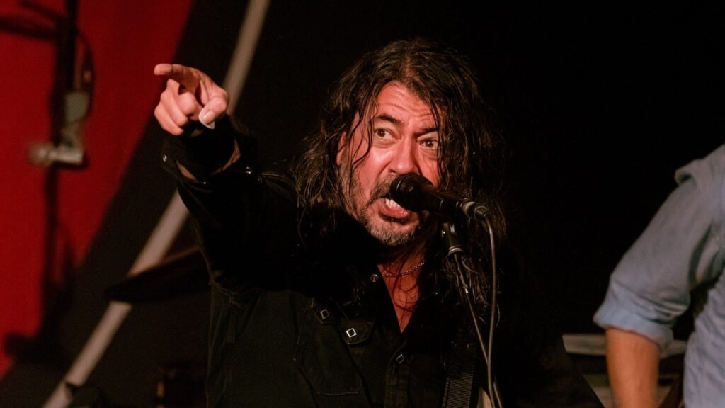 Dave Grohl confiesa que su secreto para cuidar la voz era un engaño en su reciente show en Nueva York.