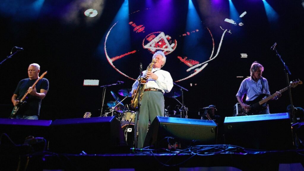 Dick Parry, el reconocido saxofonista de Pink Floyd, ha fallecido a los 83 años, dejando un legado en la música.
