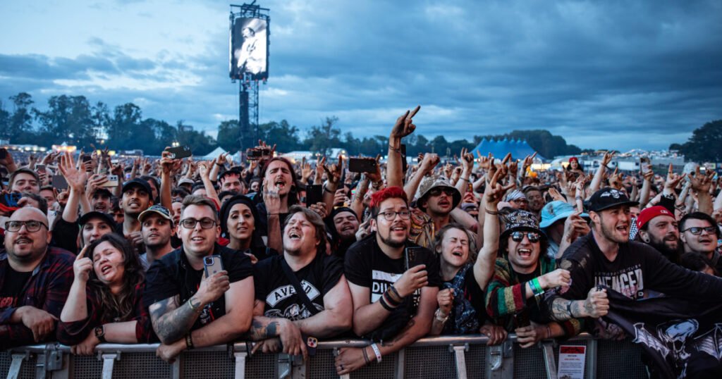 Los asistentes al Download Festival deben tener cuidado con la cerveza al usar trenes para viajar al evento.
