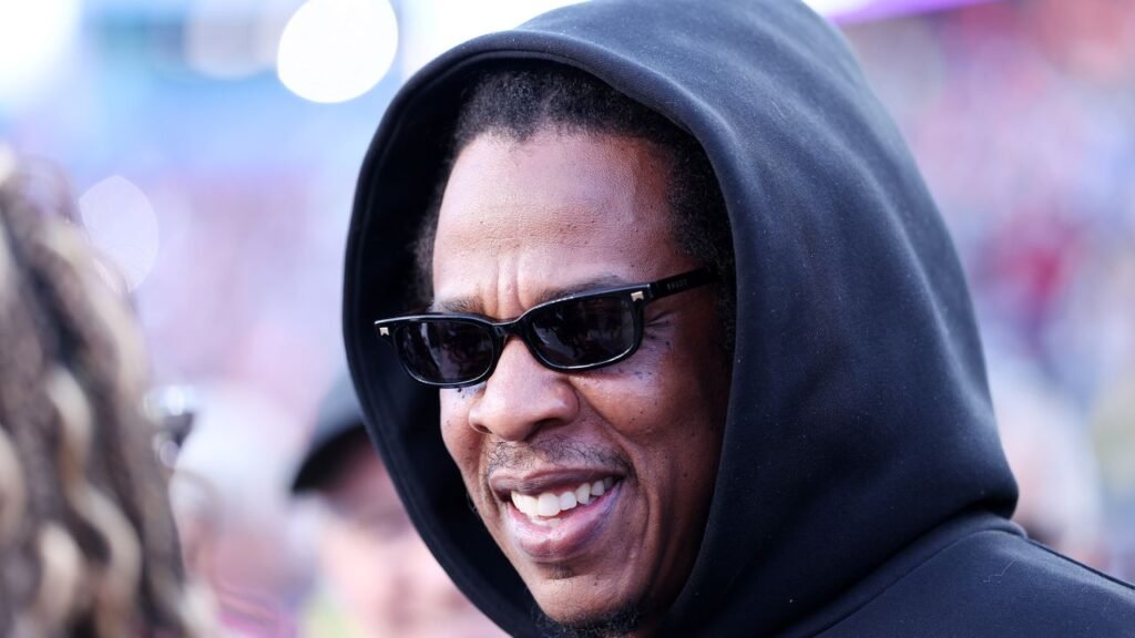 Revive lo más destacado del primer show en solitario de Jay-Z en cinco años durante el Roots Picnic.