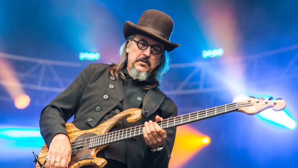 El Claypool Gold Tour comenzó en Reno, destacando a Primus y otras agrupaciones lideradas por Les Claypool.