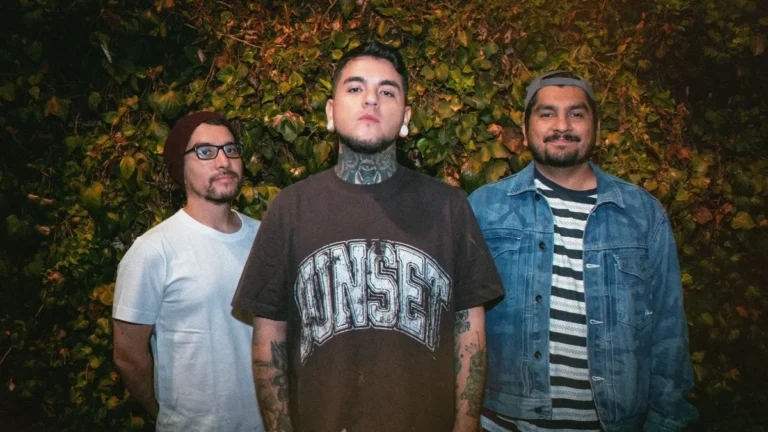 MILLIE® renueva el rock emo/pop punk chileno con XX/26