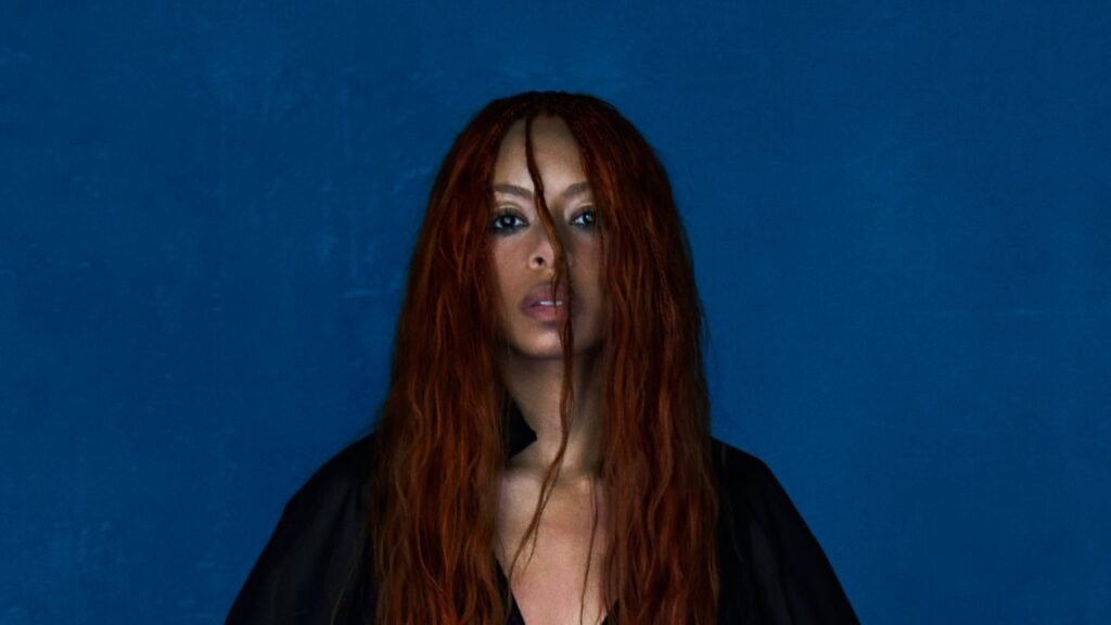 Ravyn Lenae comparte detalles de su esperado álbum Blue Island, que se lanzará el 7 de agosto.