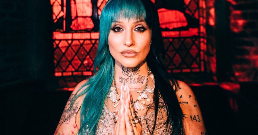 La artista RØRY nos sorprende con su segundo álbum BLOODLETTING y lanza un nuevo sencillo que promete conectar con su audiencia.