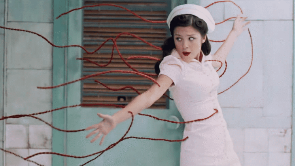Olivia Rodrigo presenta su nuevo video musical The Cure, una poderosa adición a su álbum You Seem Pretty Sad for a Girl So in Love.