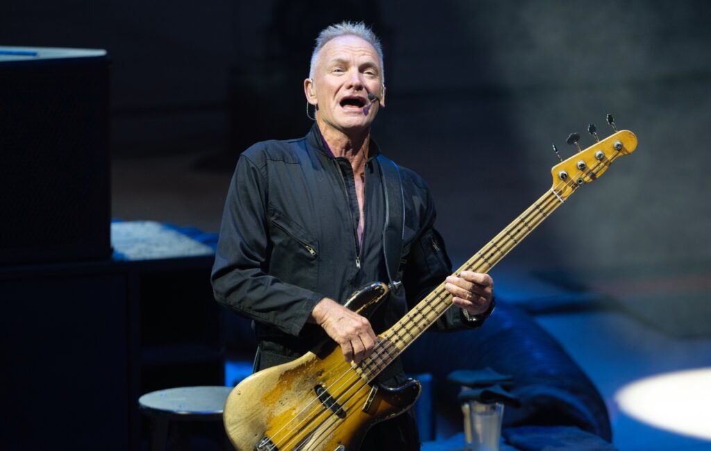 Sting comparte sus reflexiones sobre la independencia financiera de sus hijos y su deseo de que forjen su propio camino.