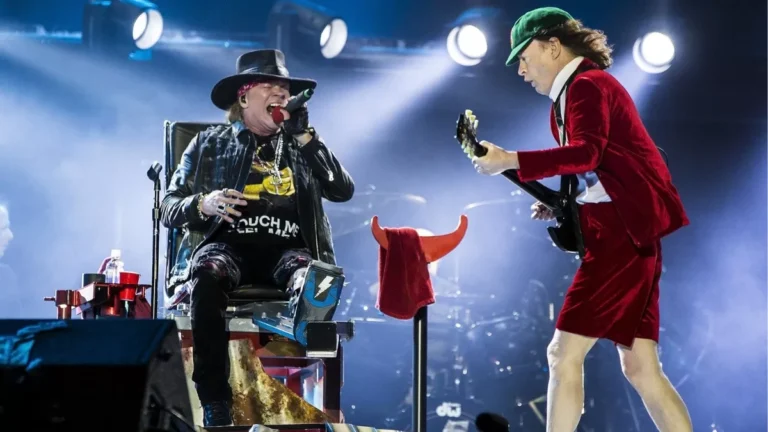 Axl Rose y su controversia al frente de AC/DC tras una década