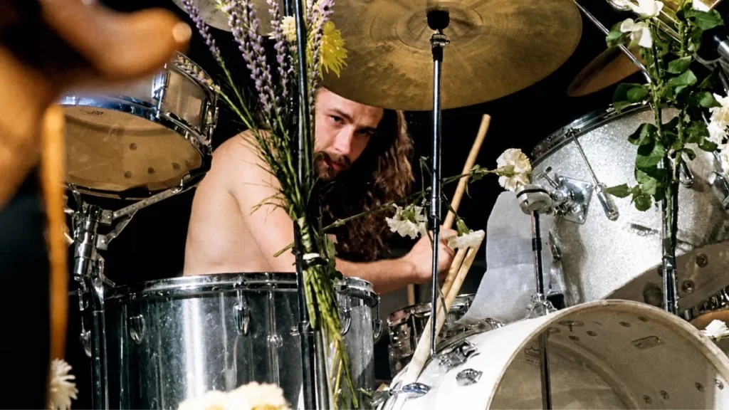 Celebra el legado de Bill Ward con estas 10 canciones clave de Black Sabbath. Un viaje sonoro por su carrera.