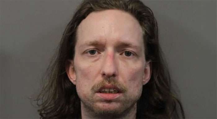Brady Ebert, ex guitarrista de Turnstile, enfrenta cargo de intento de asesinato en primer grado