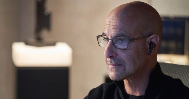 Stanley Tucci cautiva con su serie de espionaje en Prime Video