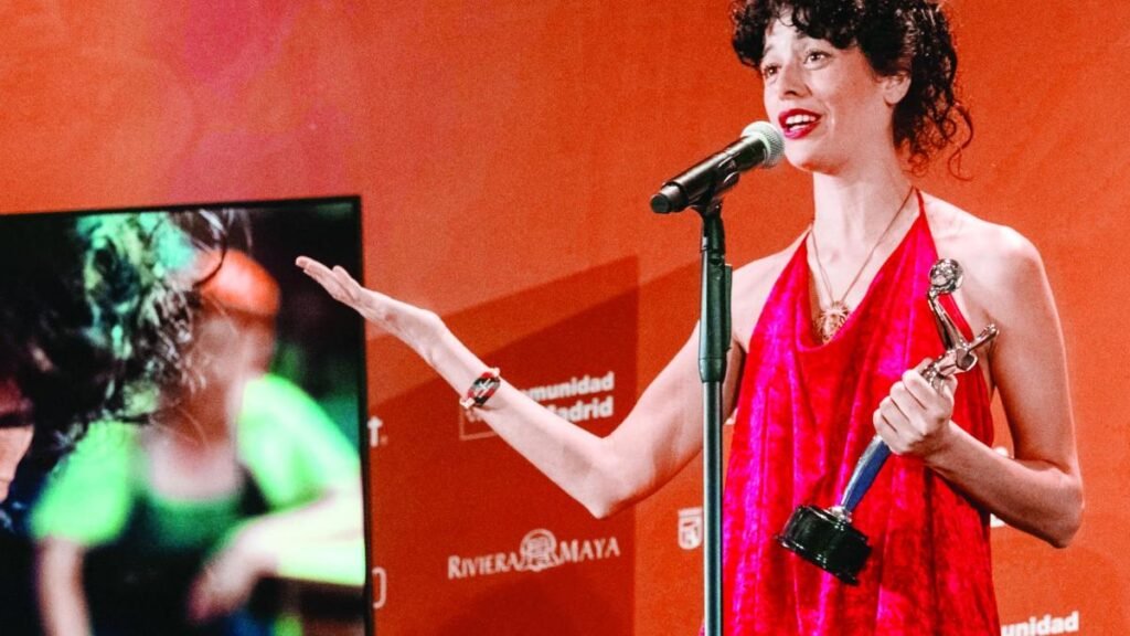 César Troncoso y Andrea Pietra, ganadores del Premio Platino por la serie El Eternauta de Netflix