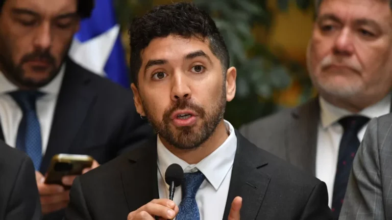 Juan Santana defiende su postura ante críticas en la megarreforma tributaria