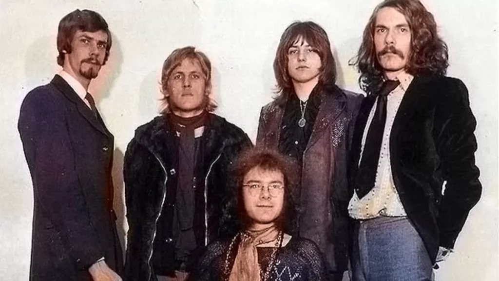 Descubre la historia de King Crimson y su segundo álbum que marcó un hito en la música progresiva.