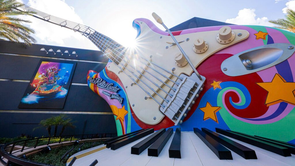 Descubre las novedades sobre atracciones de Disney World, incluyendo Rock 'n' Roller Coaster y Smugglers Run para el verano de 2026.