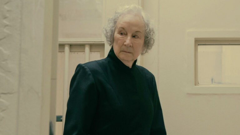 Margaret Atwood Aparece en el Final de Temporada de The Testaments