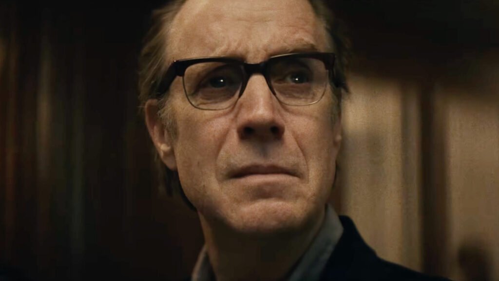 Rhys Ifans comparte lo que une a su personaje de Star City con Otto Hightower de House of the Dragon en exclusiva.