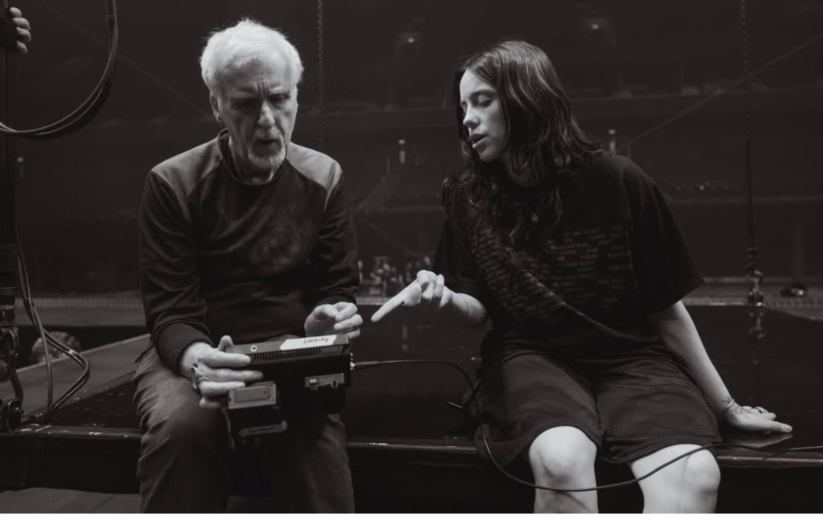 Los seguidores de Billie Eilish transforman las proyecciones de su nuevo filme en auténticas fiestas al seguir su llamada a la acción.