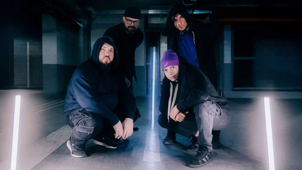 La banda Moment presenta su nuevo single Brittle Hope, abordando temas de vulnerabilidad emocional a través de su música.