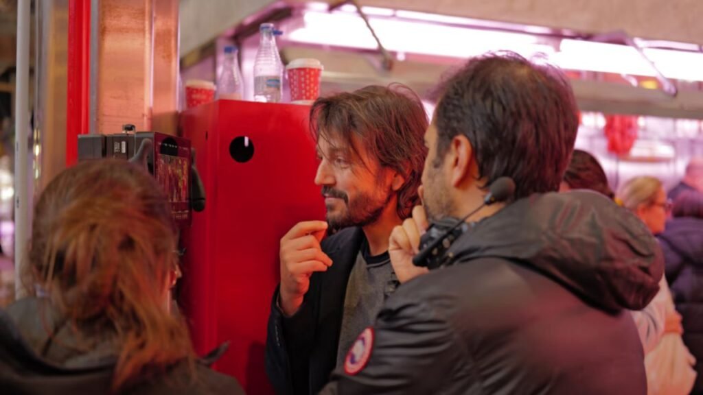 Diego Luna director de Ashes película mexicana Netflix basada en novela Ceniza en la boca de Brenda Navarro