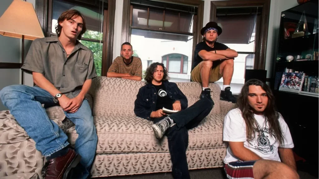 Descubre cómo Pearl Jam arriesgó su carrera para defender el bolsillo de sus seguidores en los 90.