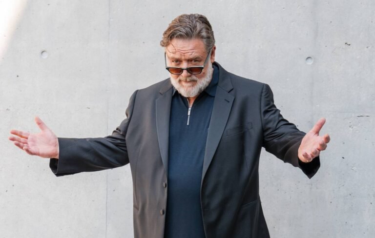 Russell Crowe señala que viral encuentro con fans es clickbait