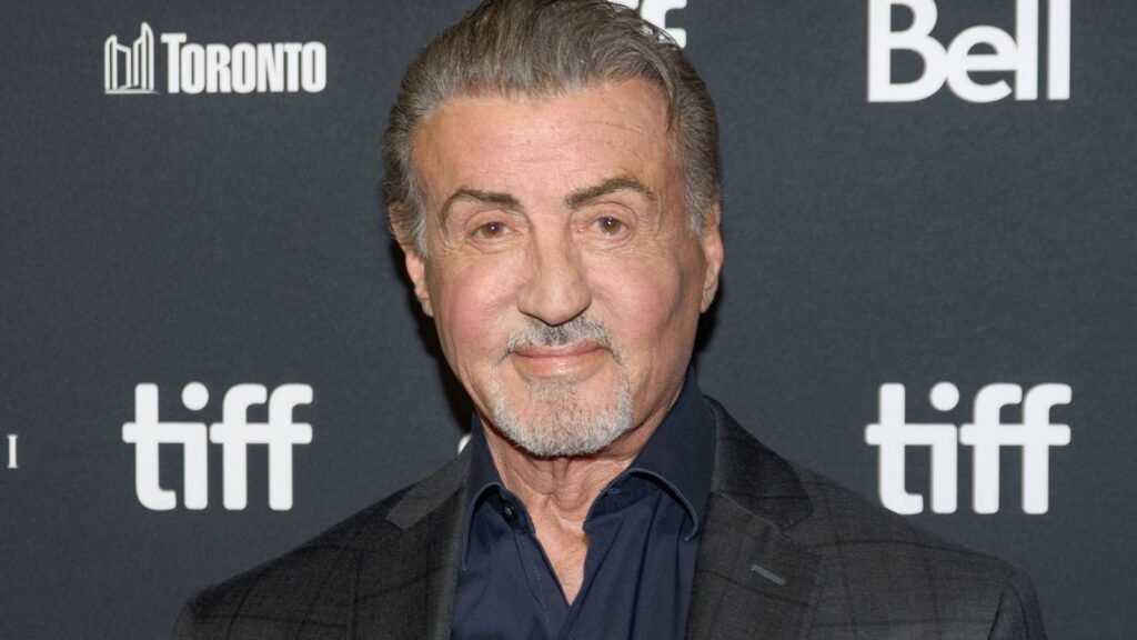 Sylvester Stallone se prepara para un nuevo thriller criminal que recuerda al universo de Bosch, disponible pronto en streaming.