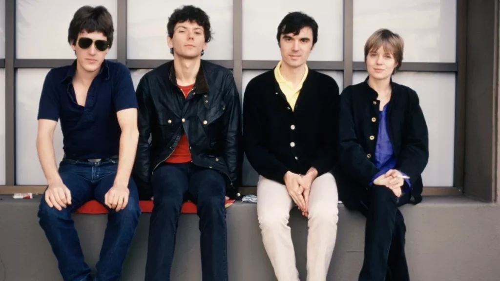 David Byrne cumple 74 años y celebramos su legado musical con las canciones más emblemáticas de Talking Heads.