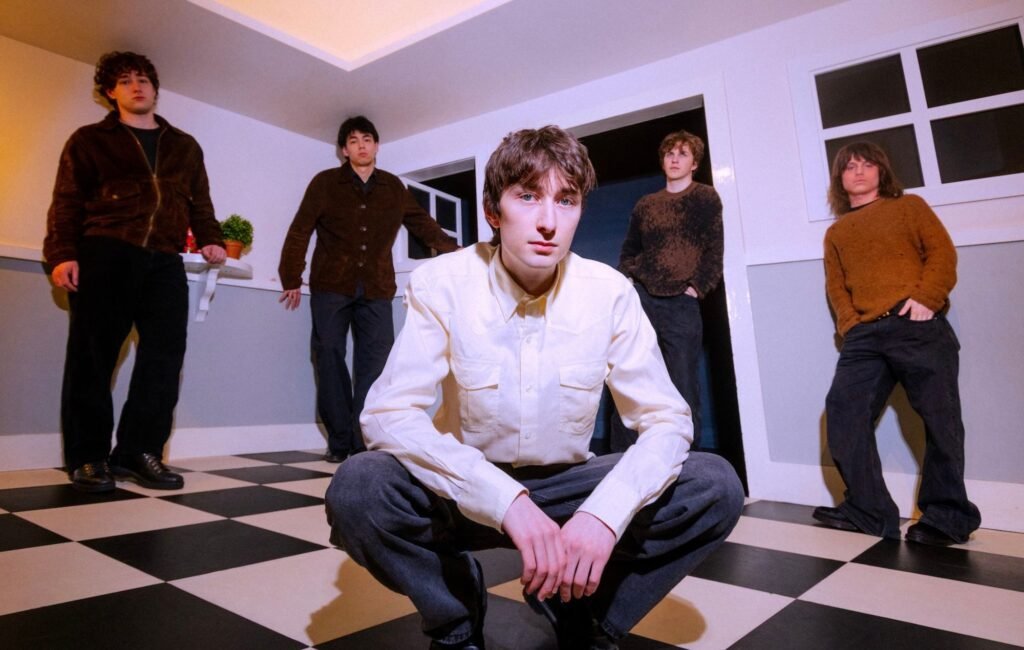 The Guest List presenta su primer álbum Something Real y el emotivo sencillo You Should Care. Descubre más sobre su música y gira.