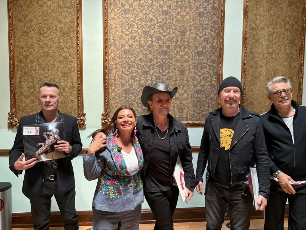 Bono y U2 junto a Clara Brugada en Ciudad de México durante rodaje de videoclip Street of Dreams 2026