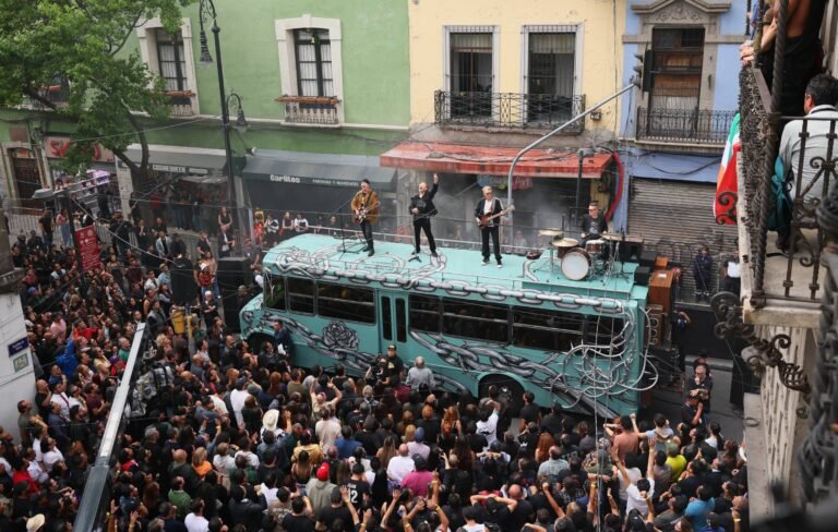U2 lanza video de su nuevo sencillo Street Of Dreams en México
