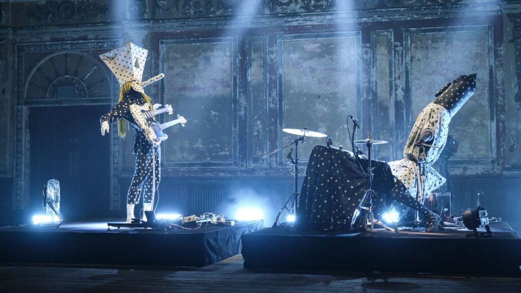 Angine de Poitrine presenta Fabienk en Jools Holland, mientras Shania Twain interpreta un clásico. ¡No te lo pierdas!