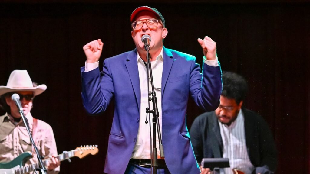 El líder de The Hold Steady, Craig Finn, anuncia su gira a mediados de 2026 con un repertorio emocionante.