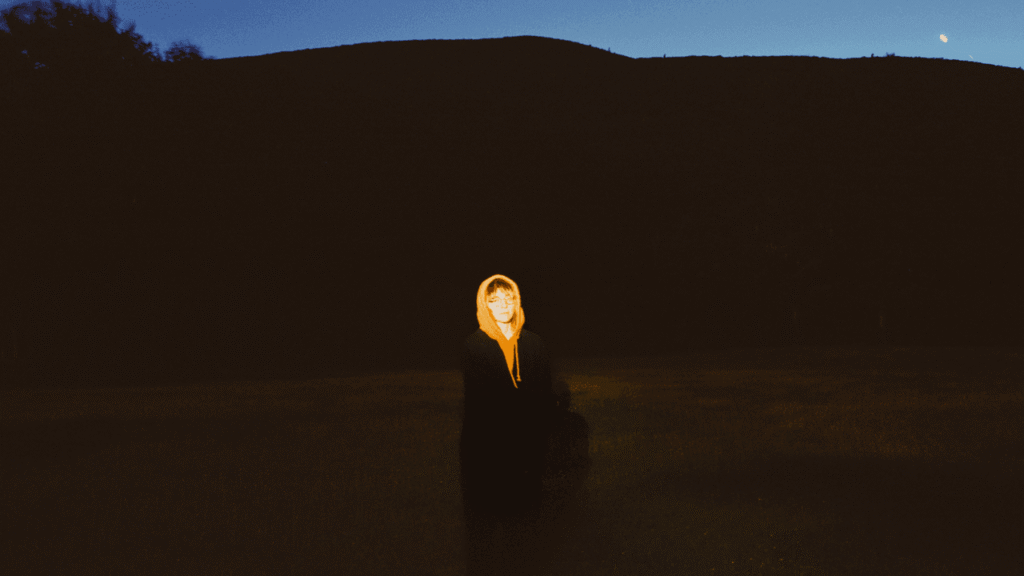 La talentosa Emily Sprague, conocida por su trabajo con Florist, estrena su sencillo Sing To mientras se prepara para su nuevo álbum.