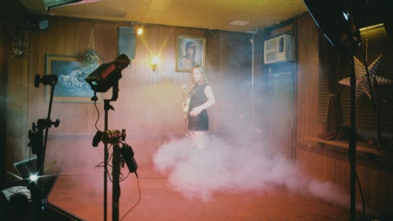 Julia Jacklin firma con 4AD y anuncia fechas de gira 2026 y 2027
